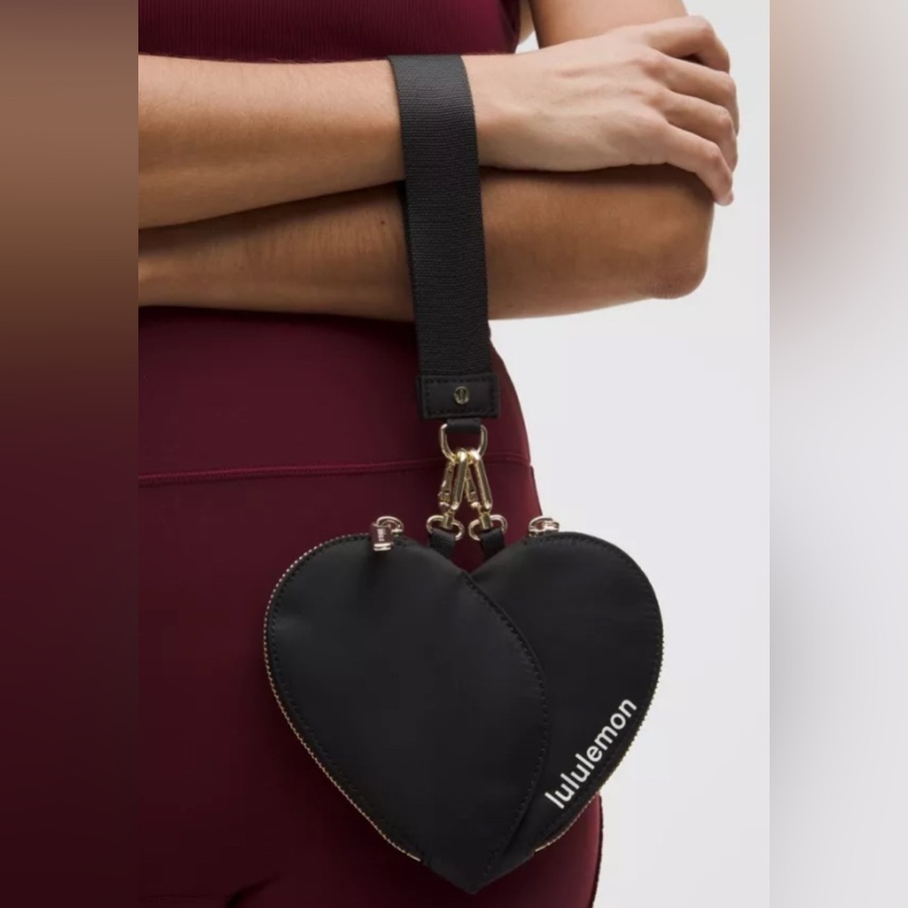 Lululemon Dual Pouch Wristlet Heart in Black and Gold - Picture 2 of 3